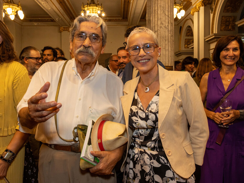 O ex-governador Olívio Dutra e Beatriz Araujo, secretária estadual da Cultura (Foto: Nilton Santolin/Divulgação)