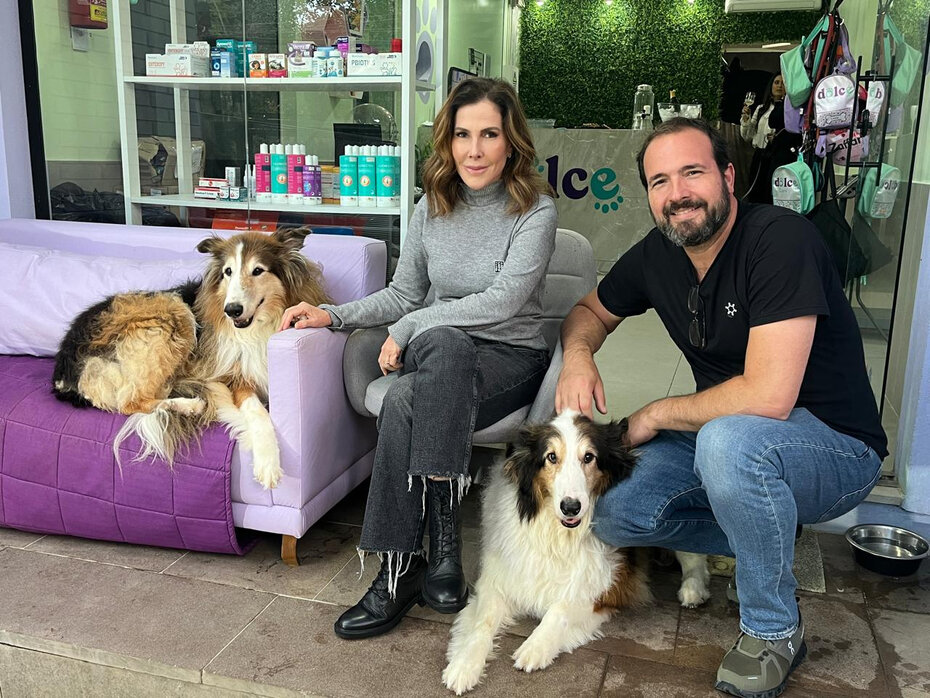 Débora e Carlos Guinle vieram do Rio para acompanhar o movimento a favor dos pets (Foto: Paulo Gasparotto/especial)