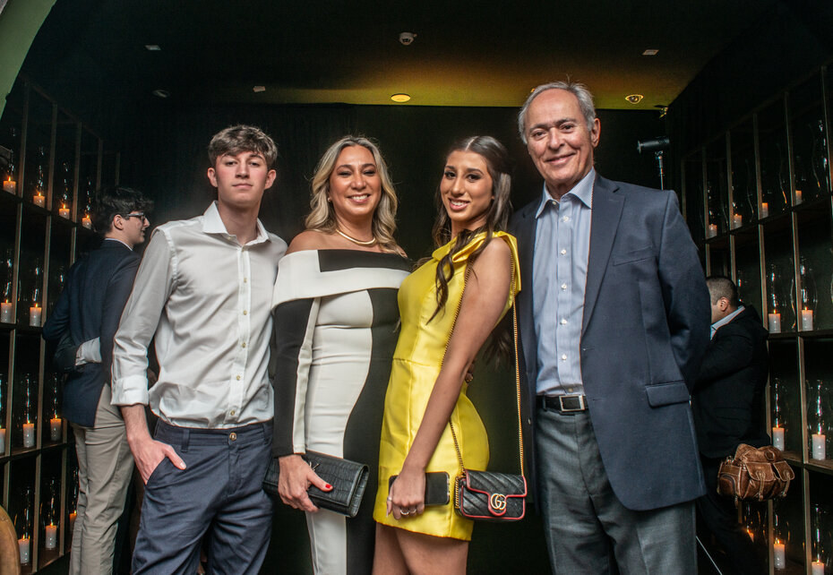 Álbum de família: Lucas Duque, Helena Duque, Mariana Pereira e Adamastor Pereira (Foto: Evandro Leal/Divulgação)