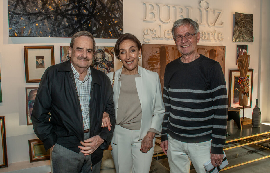 O cirurgião plástico Luiz Carlos Garcia, Mirian Garcia e Alcimir Richter (Foto: Evandro Leal/Divulgação)