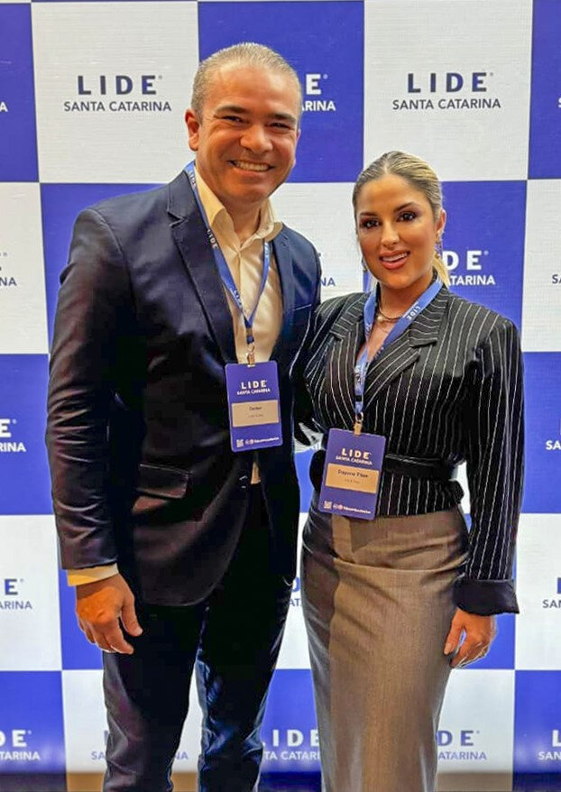 Delton Batista, presidente da Lide SC e Dayane Titon Cardoso, da Baly Brasil, durante o evento em Florianópolis (Foto/Divulgação)