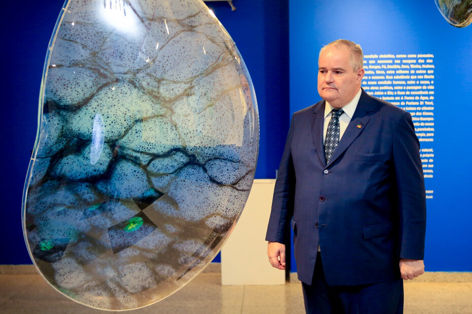 Henrique Pires, direção do Escritório do RS em Brasília, conferiu a exposição no Museu de Arte de Brasília (Foto: Divulgação)