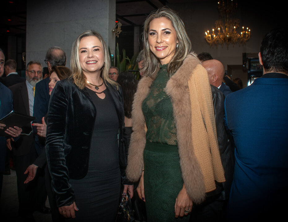 Fernanda Bode e Camile Bertolini, bonitas presenças no jantar (Foto: Evandro Leal/Divulgação)