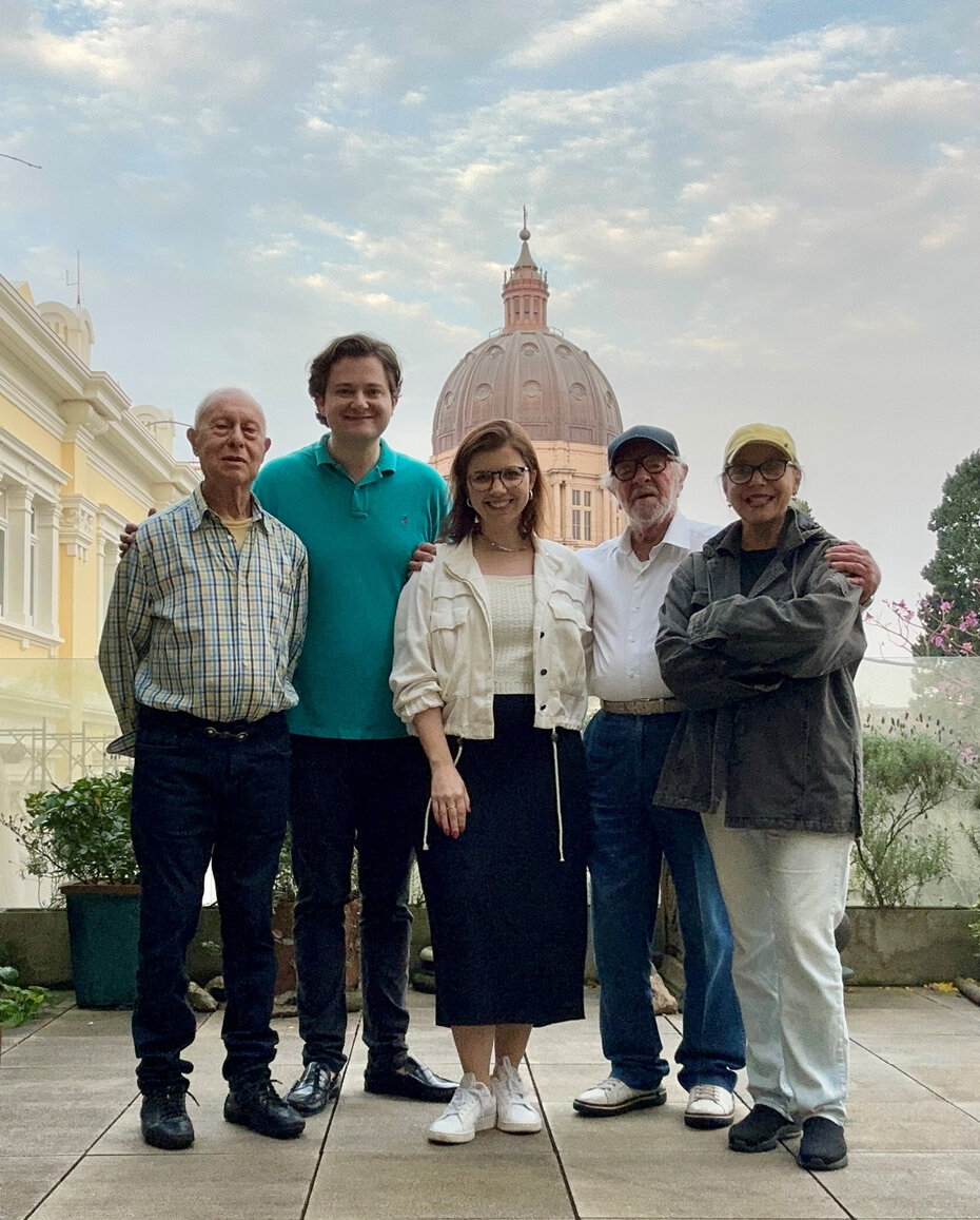 Juntamente com João Paulo Barbiero, Fernanda Manfro, Vitório Gheno e Nádia Raupp Meucci fizemos seleção de desenhos para um dos recantos do Encouraçado Butikin (Foto: Divulgação)