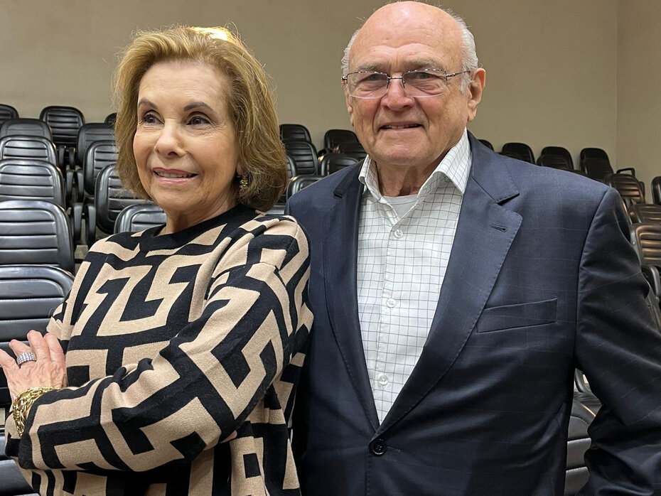 Lucila Osório e Nei Starosta foram prestigiar Petry (Foto Paulo Gasparotto/Especial)