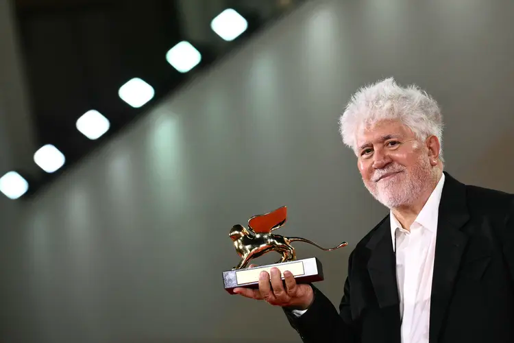 Pedro Almodóvar, foi o grande vencedor do Leão de Ouro (Foto: Marco Bertorello Divulgação)