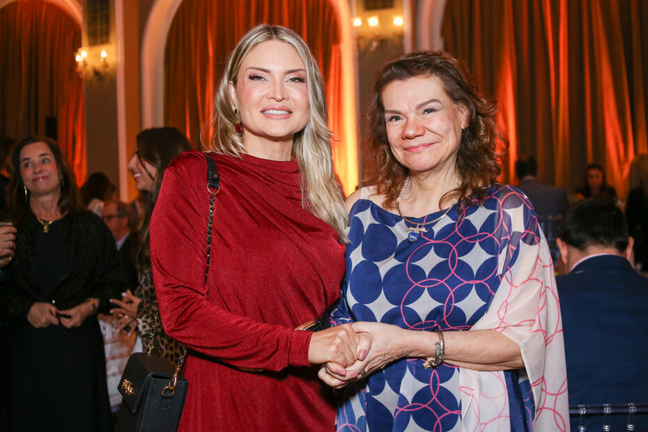 Leila Fraga, usando traje de elegância e de bonito efeito, com Rossi Dal Bem na Leopoldina Juvenil (Foto: Lenara Petenuzzo/Divulgação)