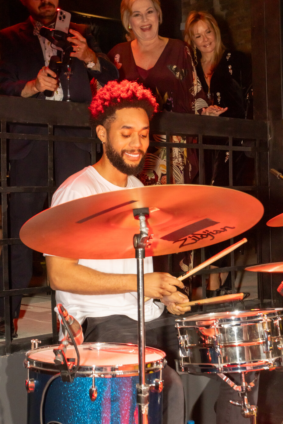 O baterista Rhuan Moraes ditou o ritmo ao lado dos pianistas (Foto: Dani Barcellos/Divulgação)