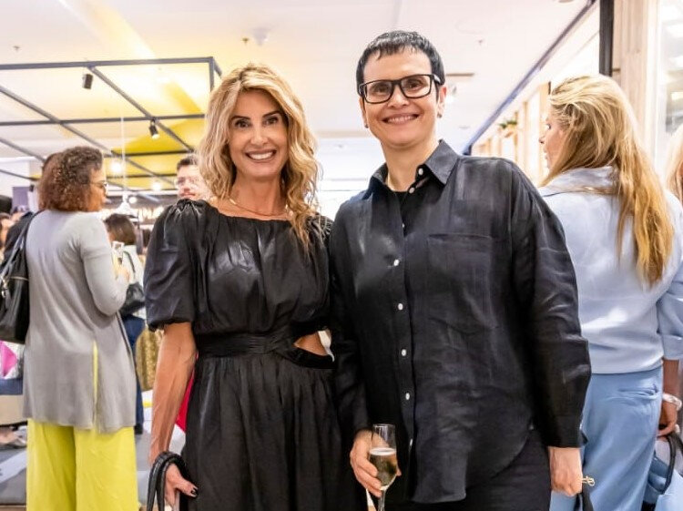 Magda Reis e Creuza Barreto conferiram a exposição no Moinhos Shopping (Foto: Renan Costantin/Divulgação)