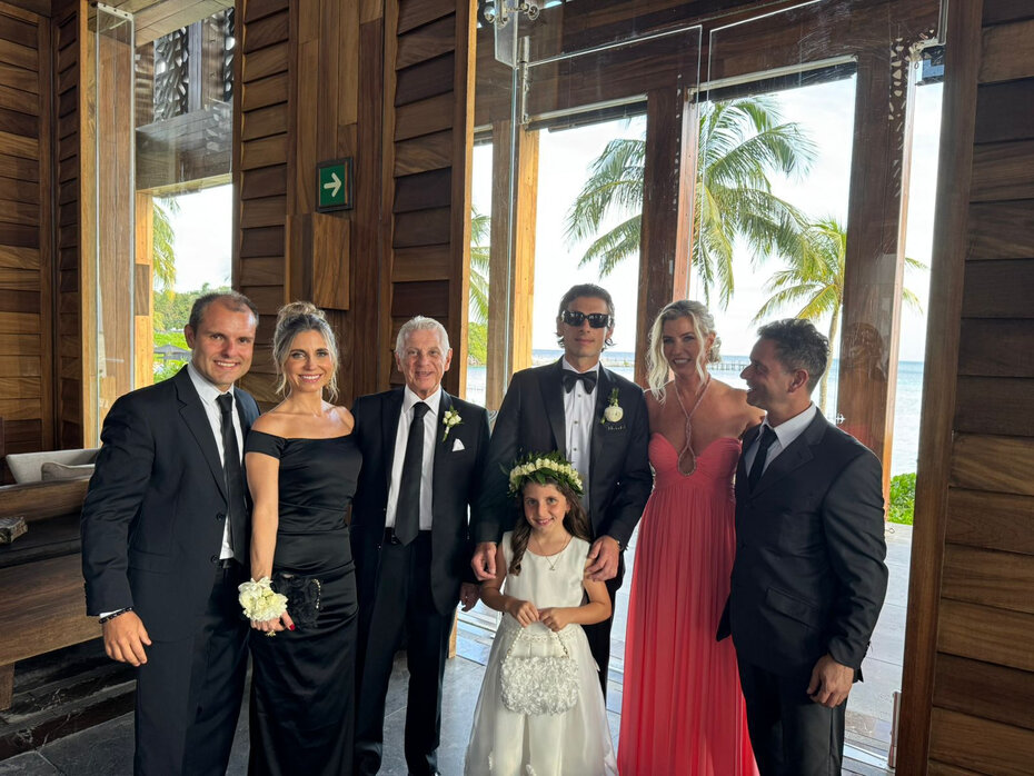 Manoel Martins, Susi Martins, Martin Martins, Eduardo Tabajara Martins, Rafaella Martins, André Alves e a pequena Joanna Martins (Foto: Divulgação)