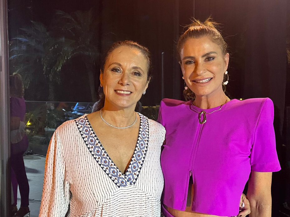 Sandra Ferreira com Fernanda Sirena em noite de muitos nomes de prestígio (Foto: Paulo Gasparotto/Especial)