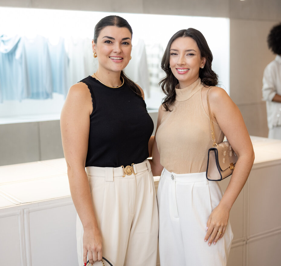 Fernanda e Gabriela Henemann conferiram os lançamentos (Foto: Jonas Adriano/Divulgação)