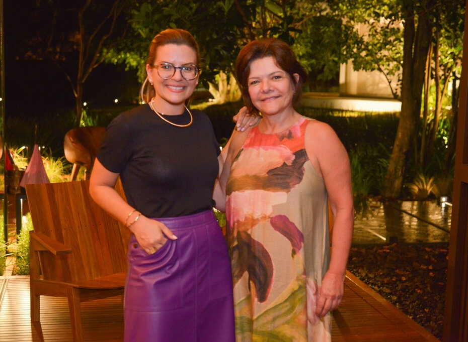 Natalia Schapke e Marcia Manjabosco na abertura da mostra em Novo Hamburgo (Foto: Fábio Winter/Divulgação)