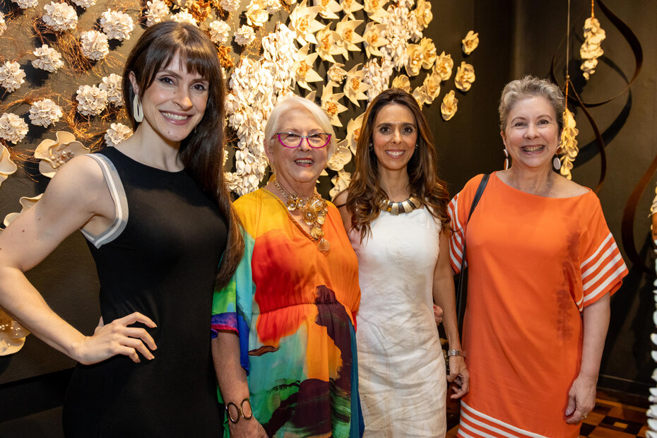 Mariana Prestes, Adriana Giora, Bianca Santini, Eleone Prestes na abertura da mostra (Foto: Nilton Santolin/Divulgação)