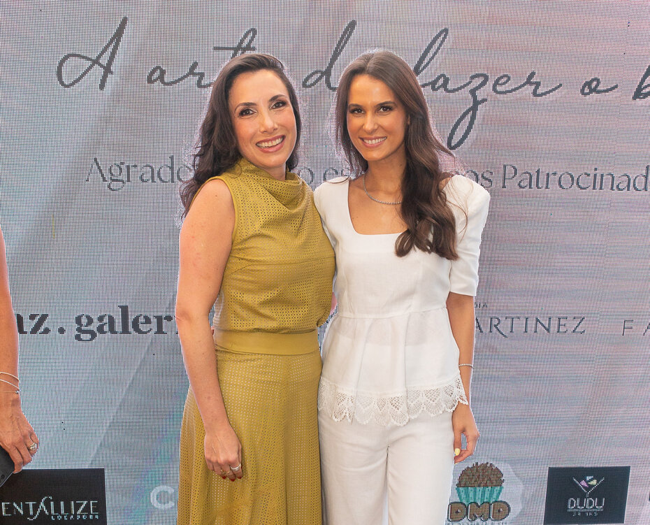 Gabriela Trois e Julia Jardim Tellechea Nahas na AZ Galeria (Foto: Lufe Torres/Divulgação)