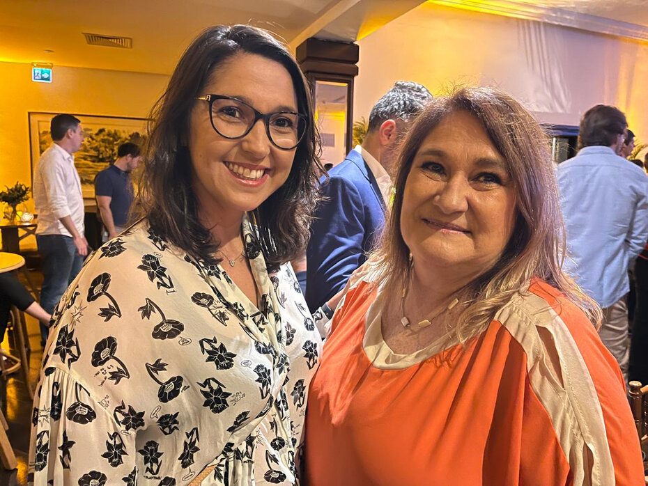 Gabriela Martins Japur e Martha Beck Martins no lançamento literário (Foto: Paulo Gasparotto/Especial)