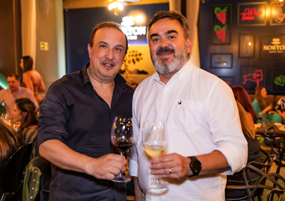 Lúcio Martins e Antonio Gura na noite de degustação no Laloka (Foto: Ricardo Rangel/Divulgação)