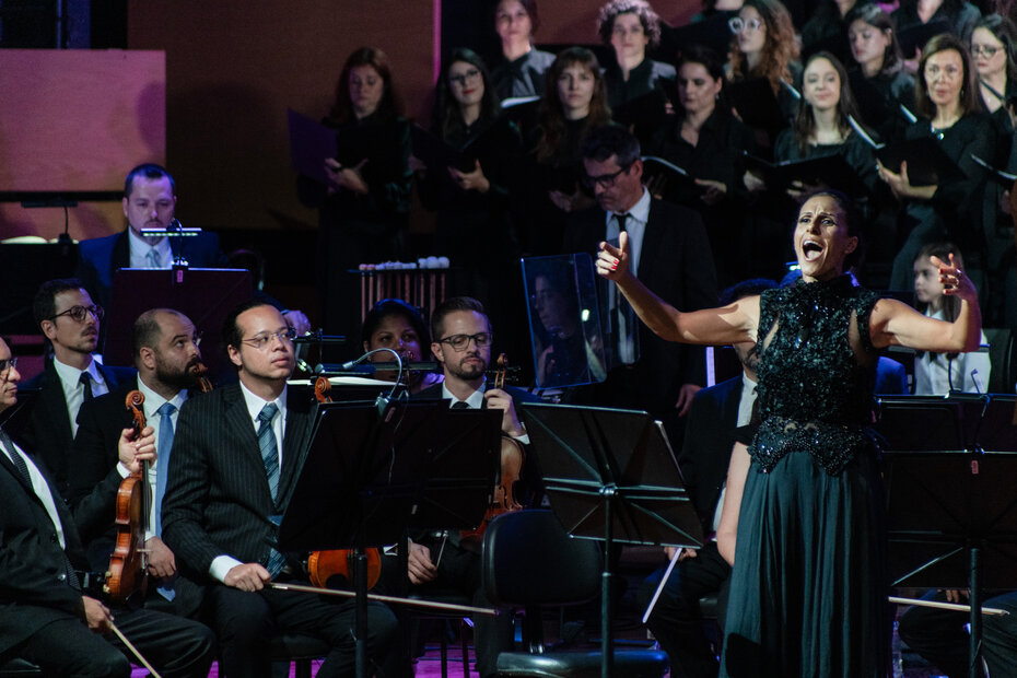 A soprano Maria Sole Gallevi na aplaudida apresentação (Foto: Vinicius Angeli/Divulgação)