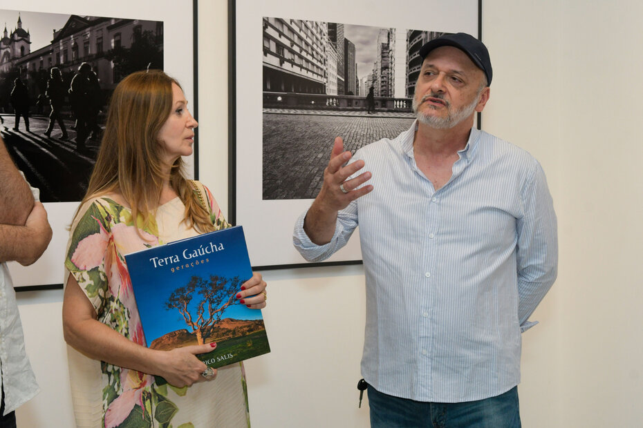 Denise Giacomoni e Eurico Salis na abertura da exposição (Foto: Wanderlei Oliveira/Divulgação)