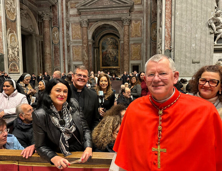 Tati Feldens, Padre Francisco Ledur, Lélia Ferreira e o Cardeal Spengler em Roma (Foto: Divulgação)