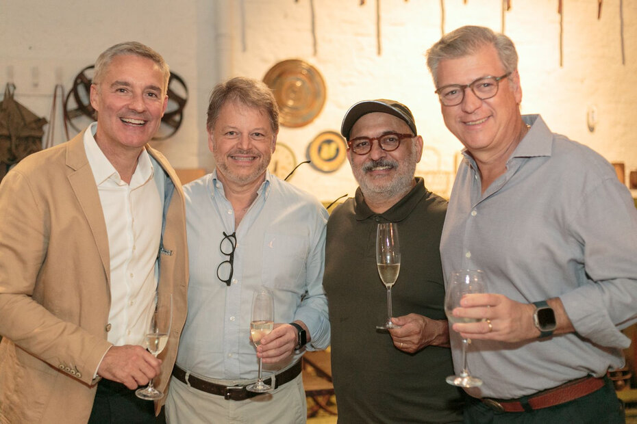 Alexandre Skowronsky, André Piccoli, Marcelo Gonçalves e o cirurgião plástico André Hermann (Foto: Lisa Roos/Divulgação)