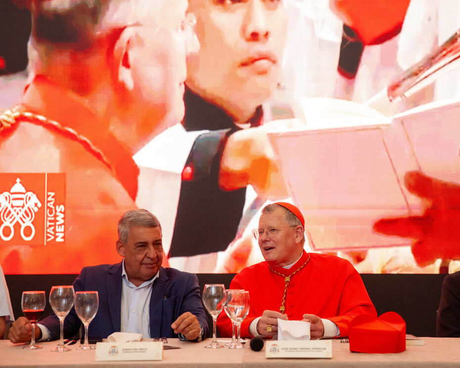 Sebastião Melo e o Cardeal Dom Jaime Spengler durante o almoço (Foto: Alisson Galves/Equipe Nathan Carvalho)