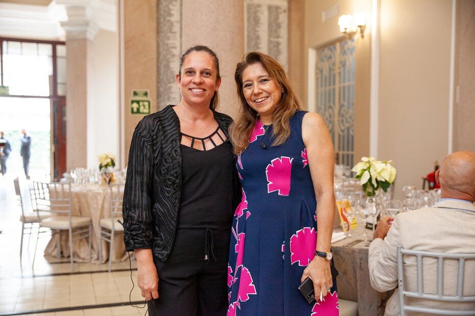 : Leticia Huff e Lélia Ferreira, que participaram da organização das conferências, no Salão Nobre da Catedral (Foto: Alisson Galves/Equipe Nathan Carvalho)