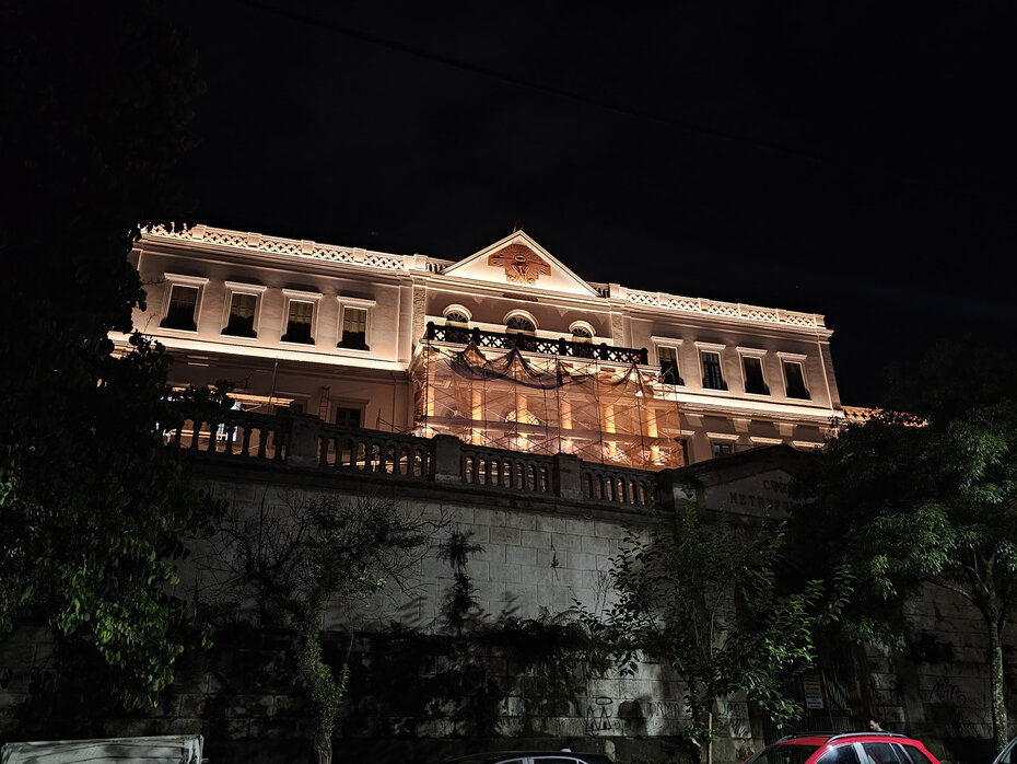 A Cúria Metropolitana tem projeto de iluminação com colaboração da arquiteta Cristina Maluf (Foto: Alisson Galves/Equipe Nathan Carvalho)