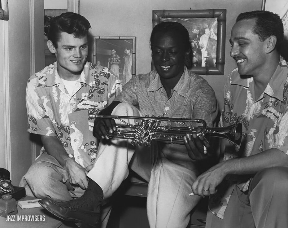 Chet Baker, Miles Davis e Rolf Ericson no Lighthouse Cafe, Califórnia, em 1953 (Foto: Divulgação) 