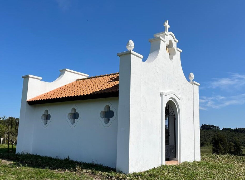 Projeto da capela se destaca pela simplicidade e bom gosto (Foto: Divulgação)