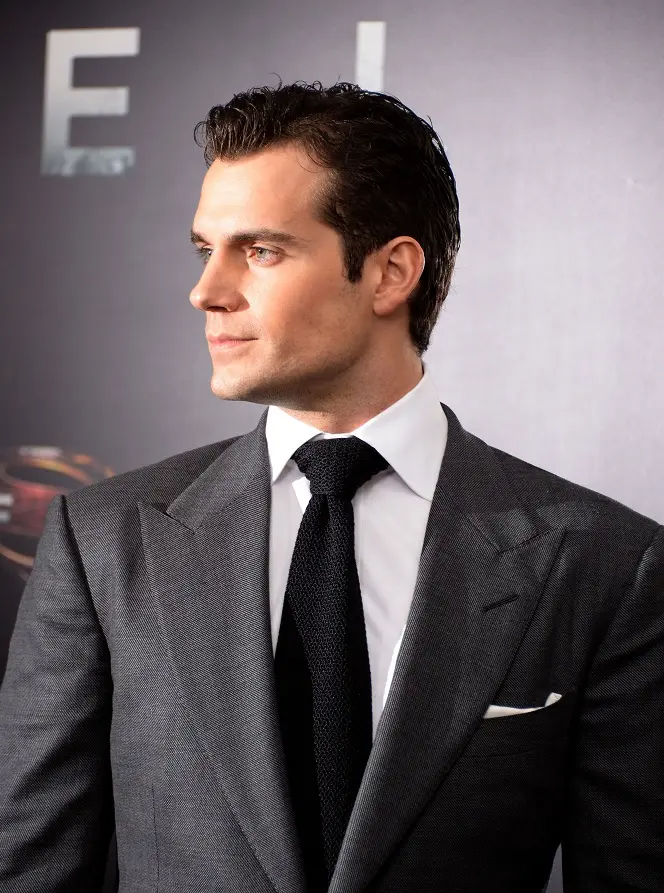 O ator Henry Cavill usando a peça que tem defensores e detratores (Foto: Divulgação)