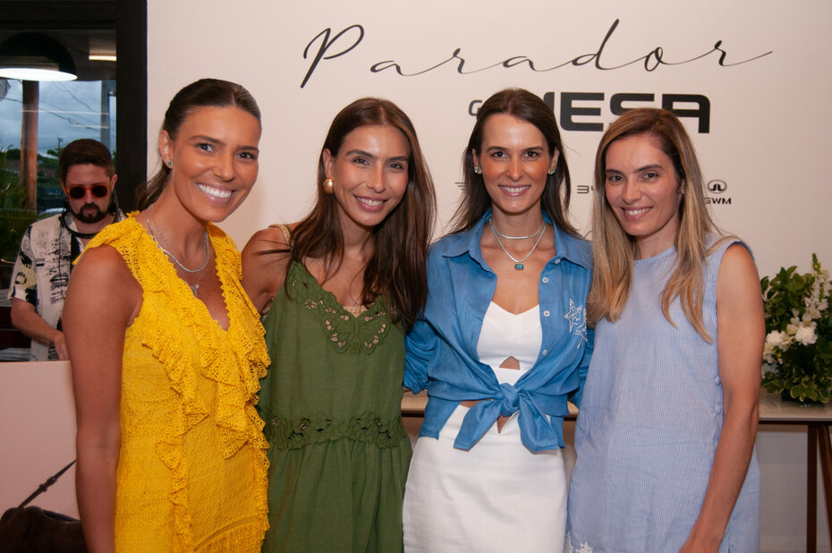 Luana Aquino, Manuela Maia Nahas, Julia Tellechea e Paula Antonello conferiam os lançamentos no litoral (Foto: Jorge André/Divulgação) 