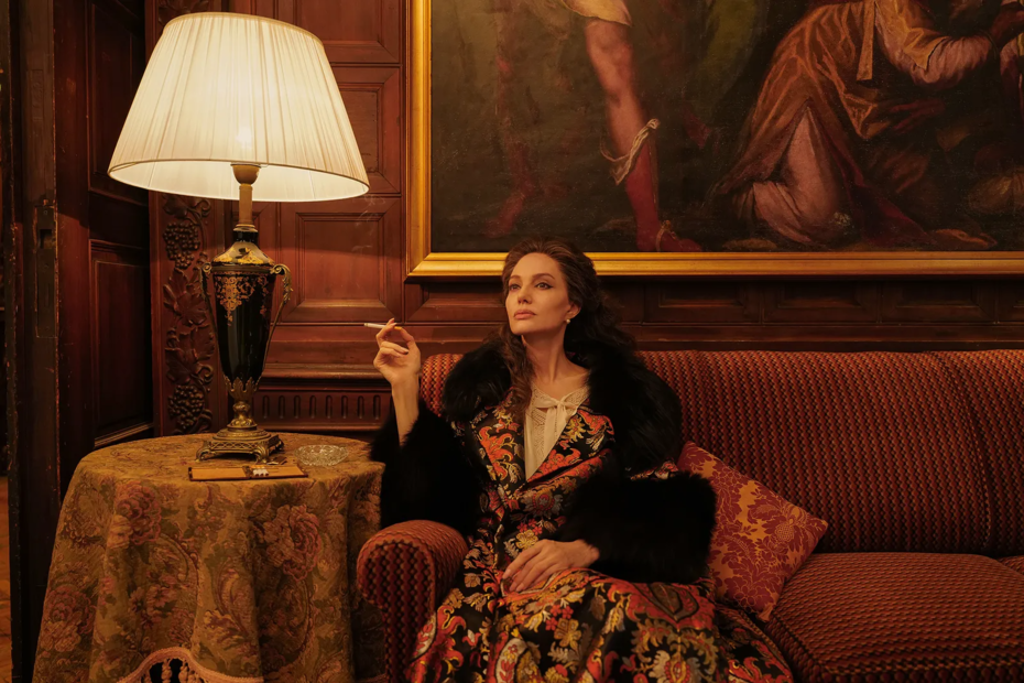 : Angelina Jolie interpreta Maria Callas no filme dirigido por Pablo Larraín (Foto: Divulgação)