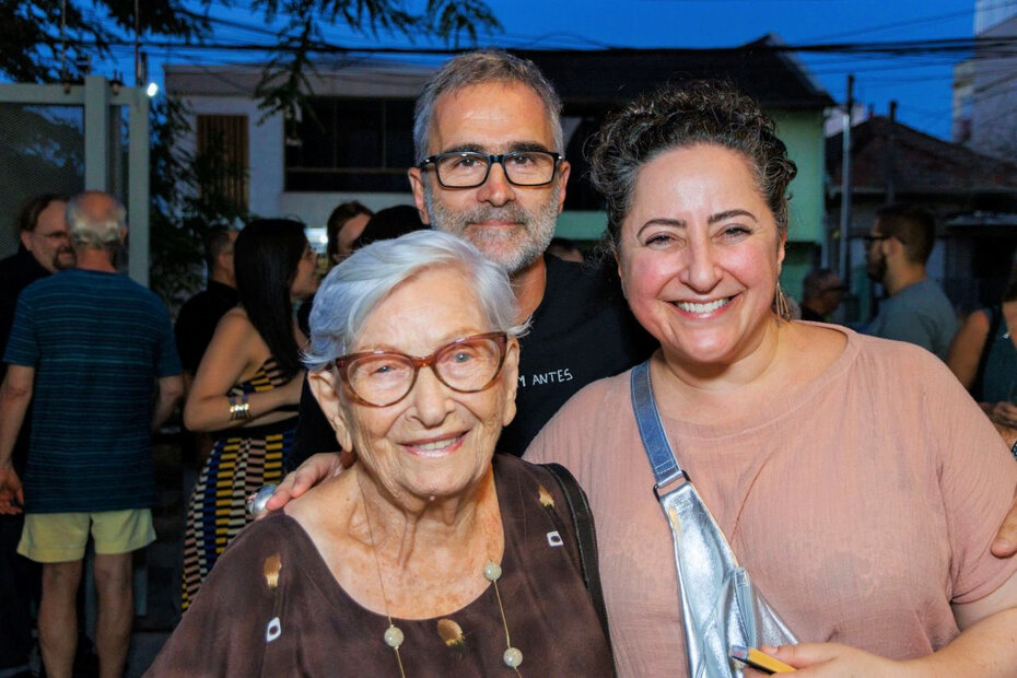 Belony Ferreira, Leandro Selister e Paula Ramos na inauguração da galeria (Foto: Nilton Santolin/Divulgação)