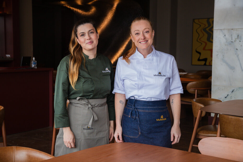 As chefs Priscila Oliveira e Caroline Moretti comandam o restaurante Saguão (Foto: Alessandro Quevedo/Divulgação)