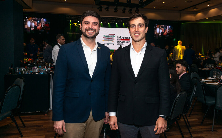 O deputado estadual Felipe Camozzato e Giovanni Tumelero, liderança do Jornal do Comércio (Foto: Evandro Leal/Divulgação)